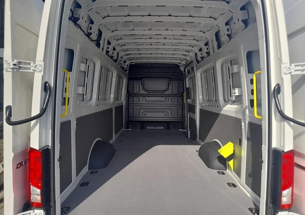 Volkswagen Crafter cena 223245 przebieg: 10, rok produkcji 2024 z Halinów małe 106
